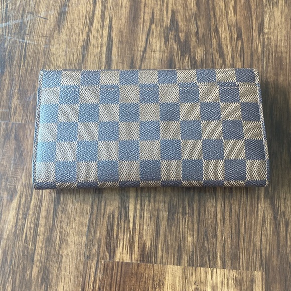 Checkered Wallet - Picture 2 of 3